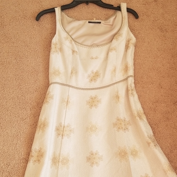 Elie Tahari 👗 - Picture 1 of 8